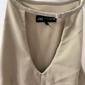 FINAL DAYS! Zara Women's Beige Sleeveless Blouse w Stylish Buckle at Neck, Sz S